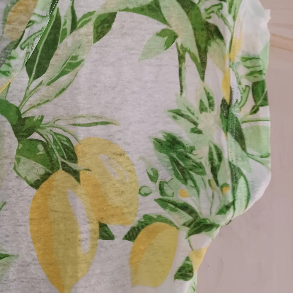 Linen lemon 🍋 tee - Picture 4 of 5